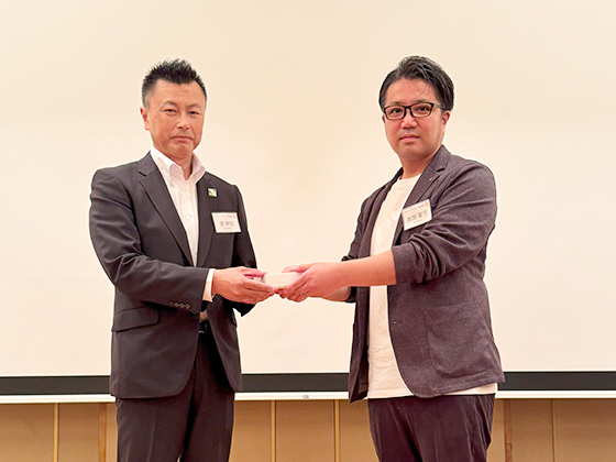 会長バッジ・幹事バッジの伝達